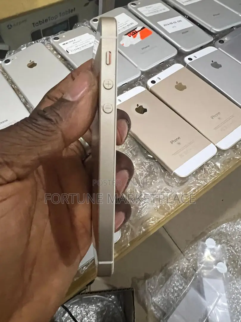 Apple iPhone SE 64 GB Gold
