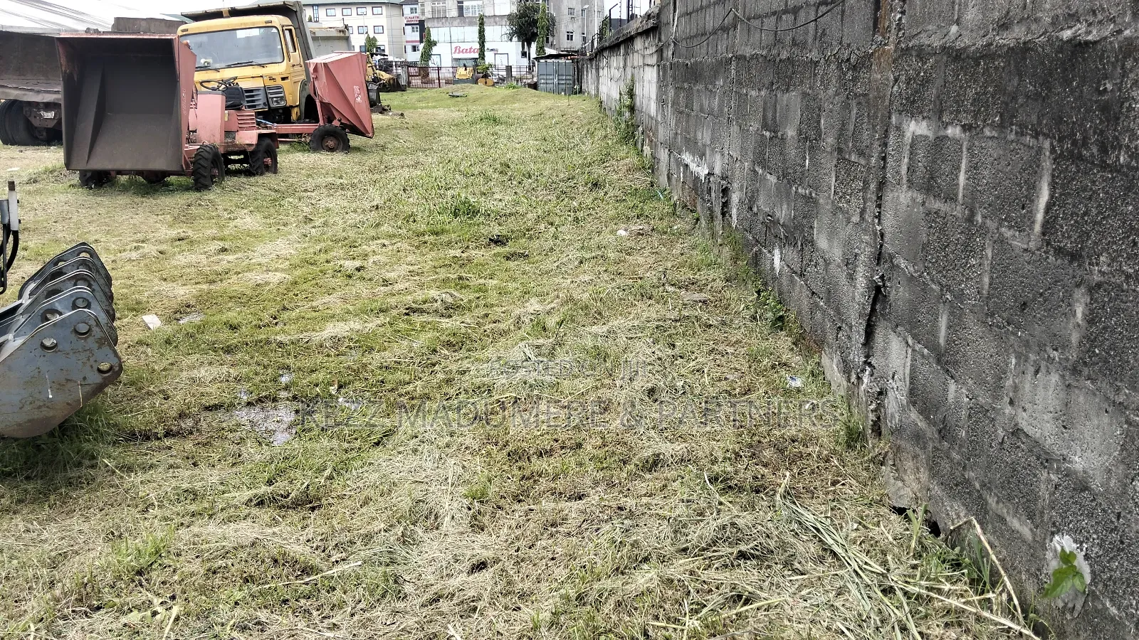 For Sale: Warehouse on 13 Plots on Major Stadium Rd