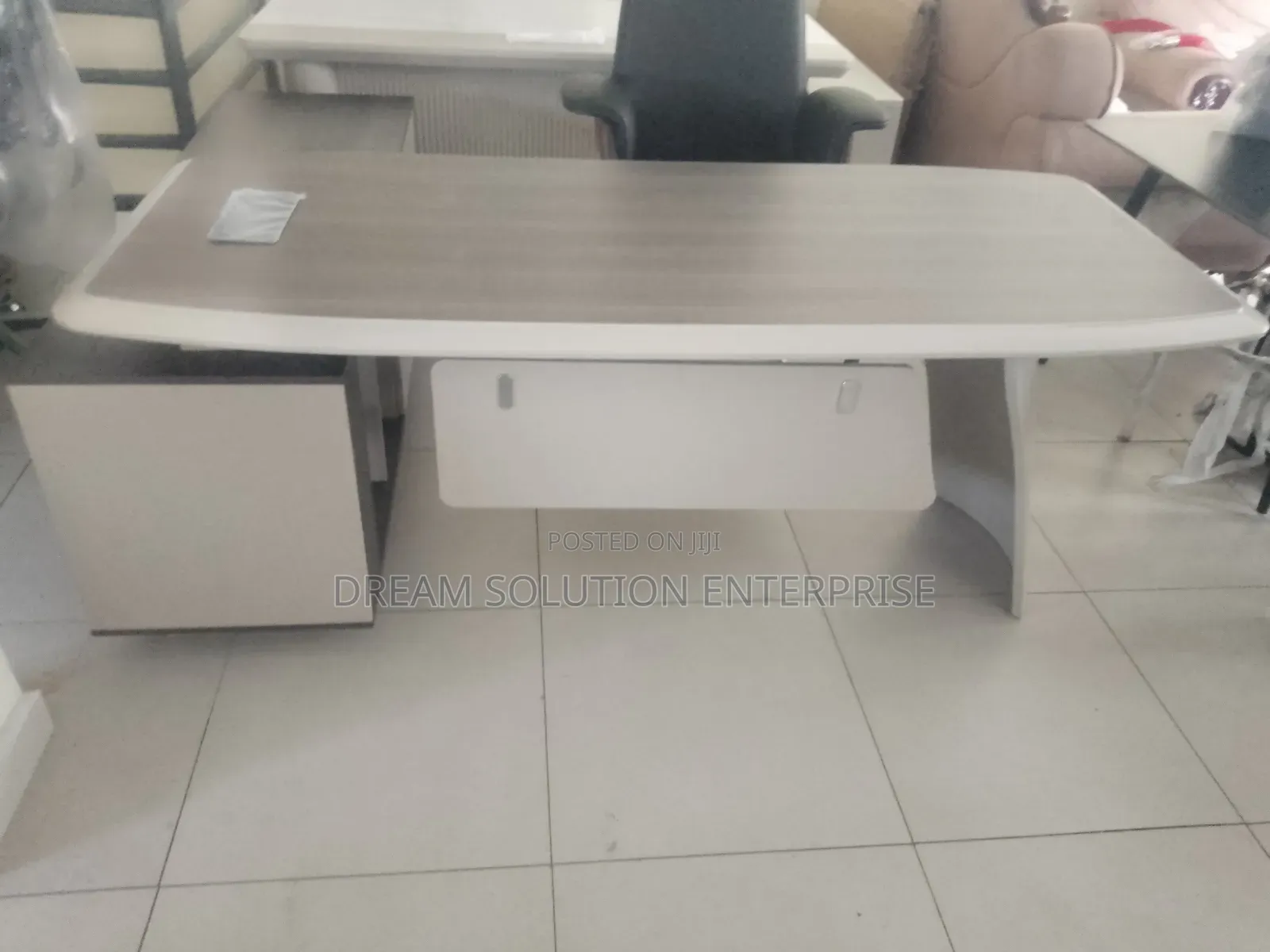 Executive Table With Curve Leg