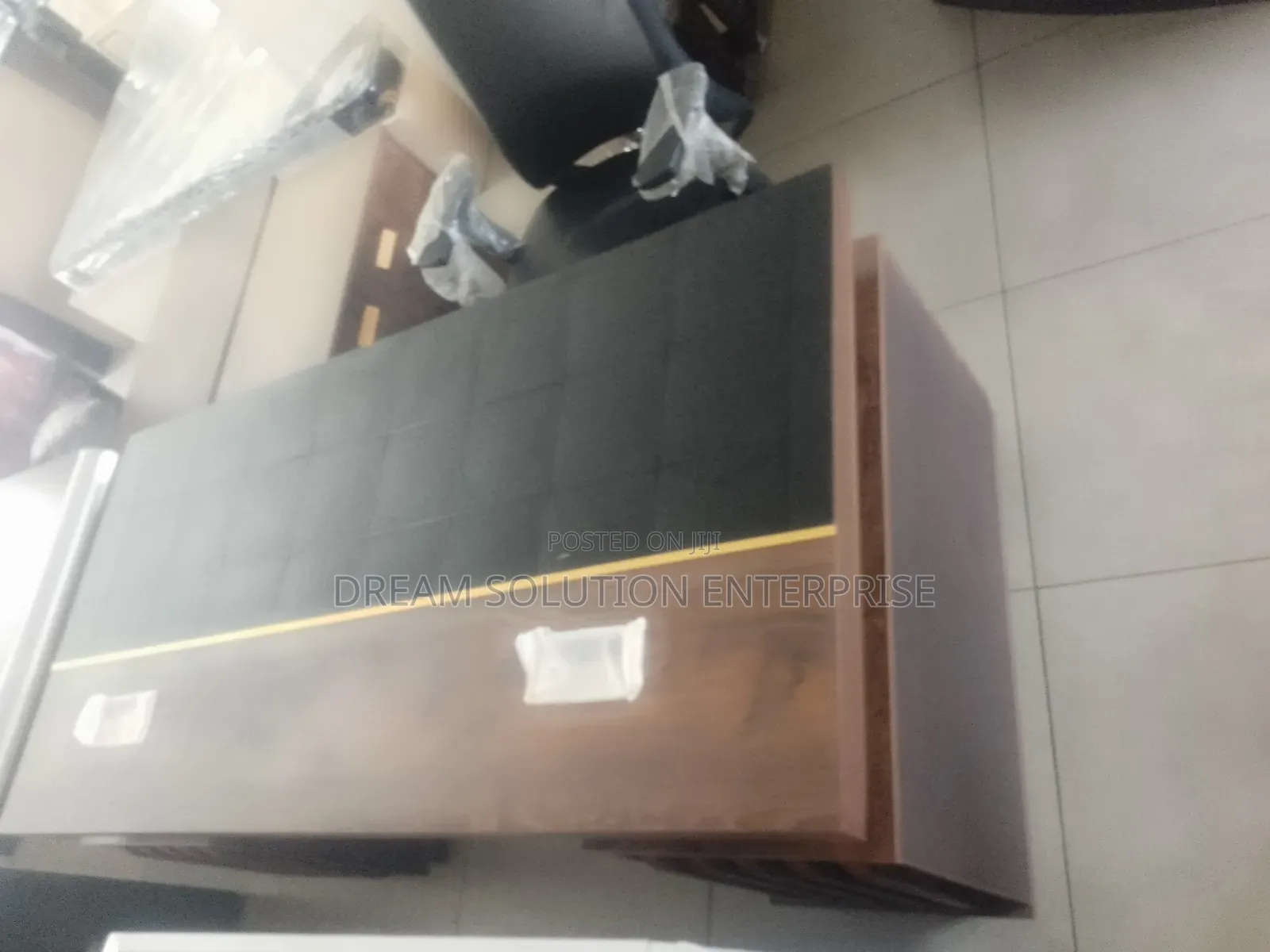 1.6 Meters Executive Table With Glass