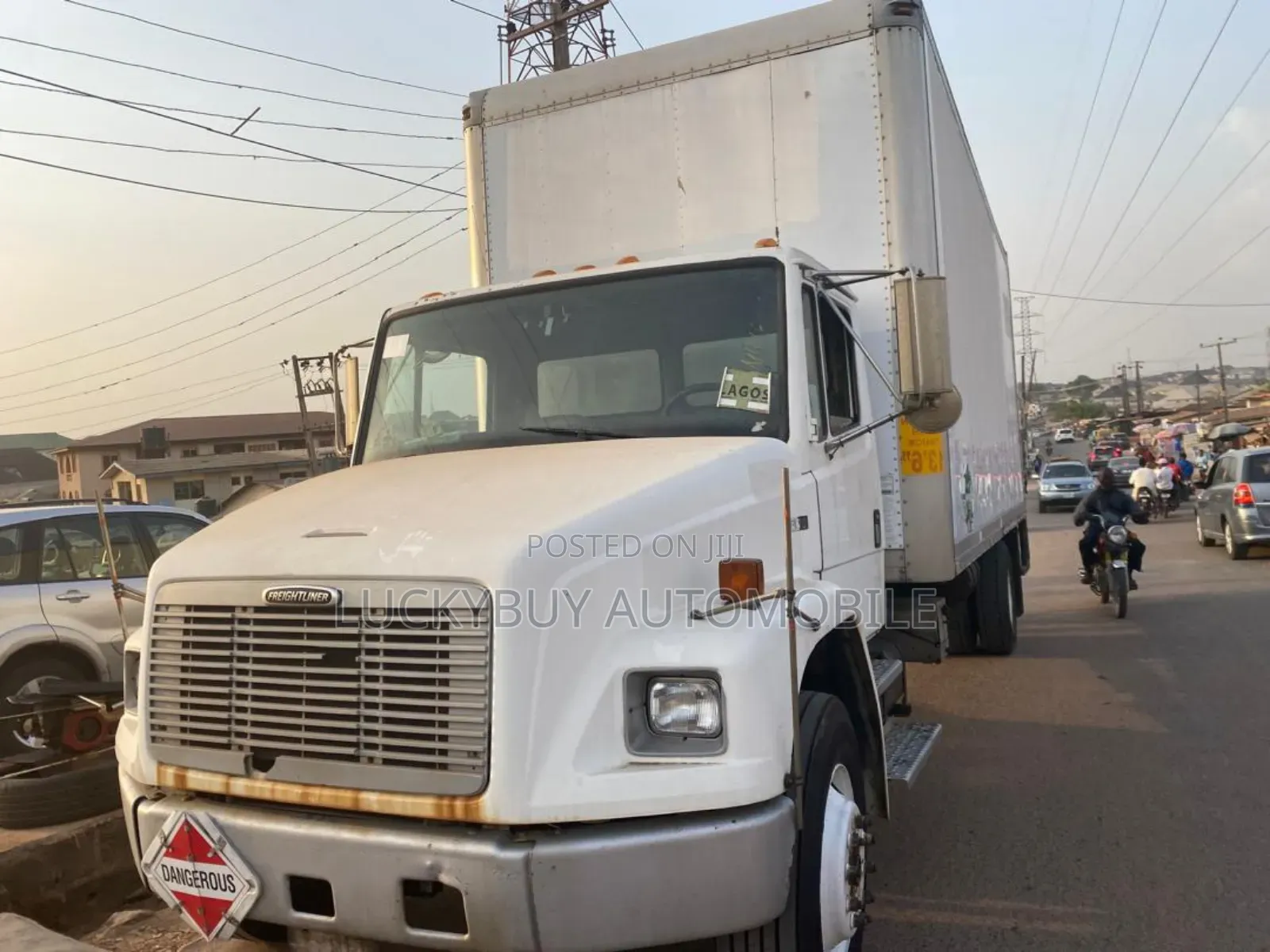 Freightliner 6 Tires Container Body
