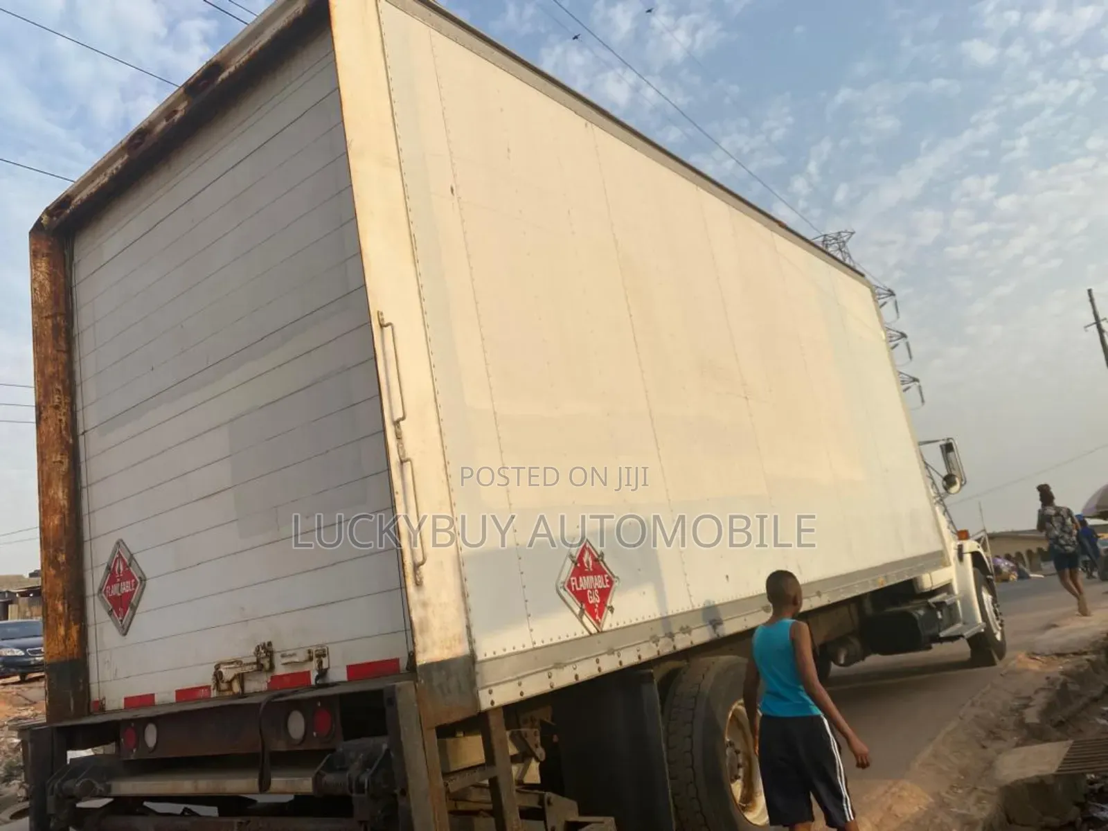 Freightliner 6 Tires Container Body