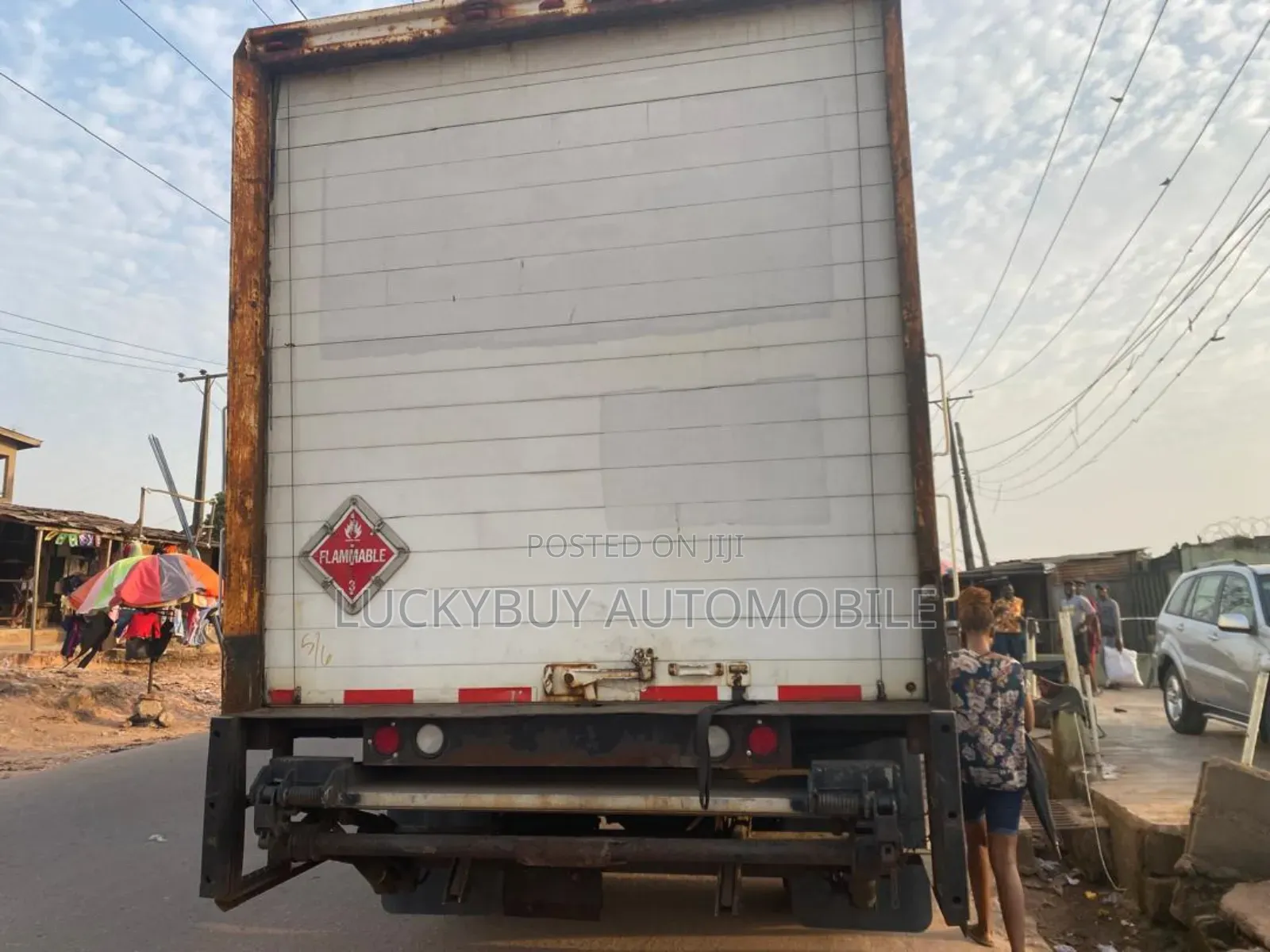 Freightliner 6 Tires Container Body