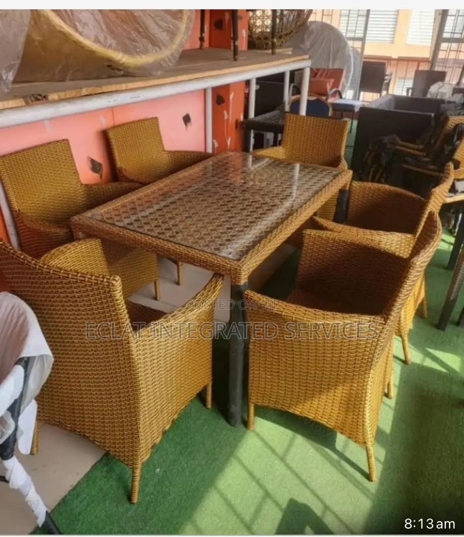 Outdoor Table of 6 Can Be Used for Dining
