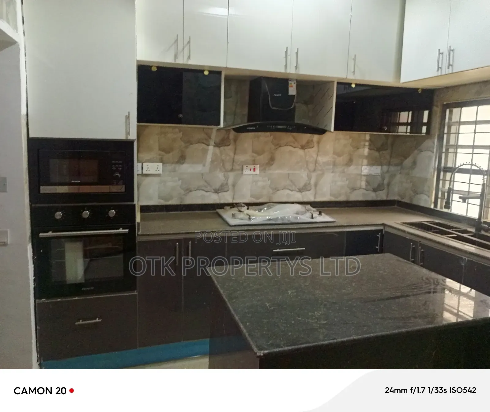 4bdrm Duplex in By Navy Quarters for sale