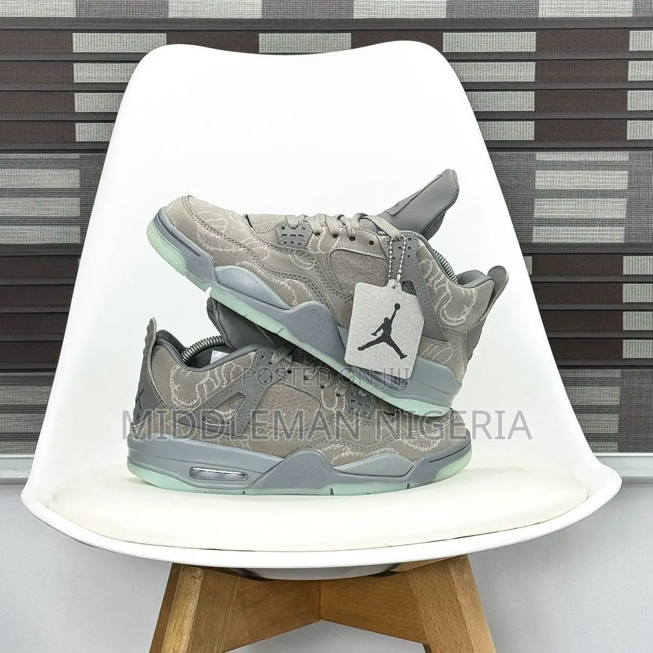 Jordan Retro Iv Kaws Neon Light Sole Suede Classic Sneakers