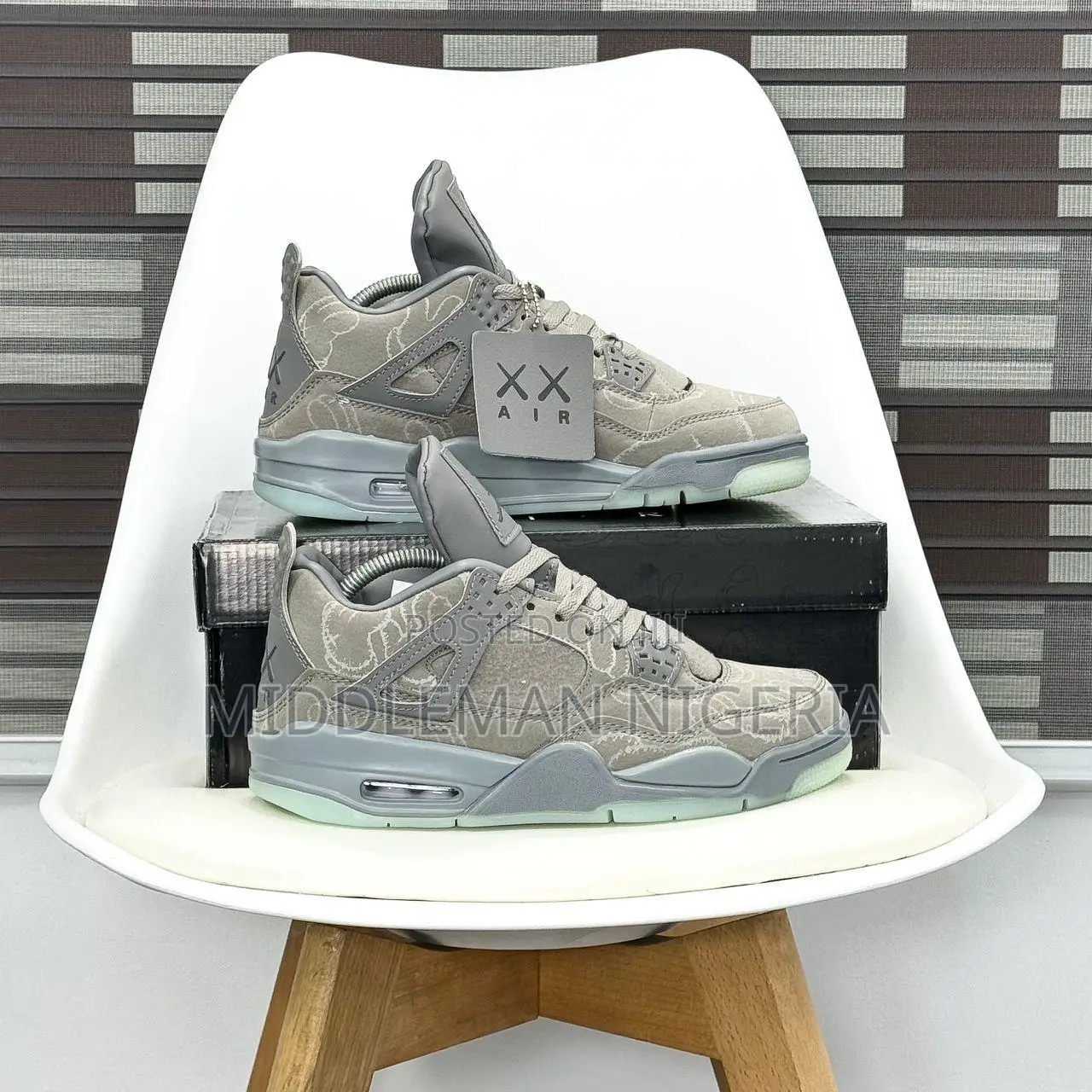 Jordan Retro Iv Kaws Neon Light Sole Suede Classic Sneakers