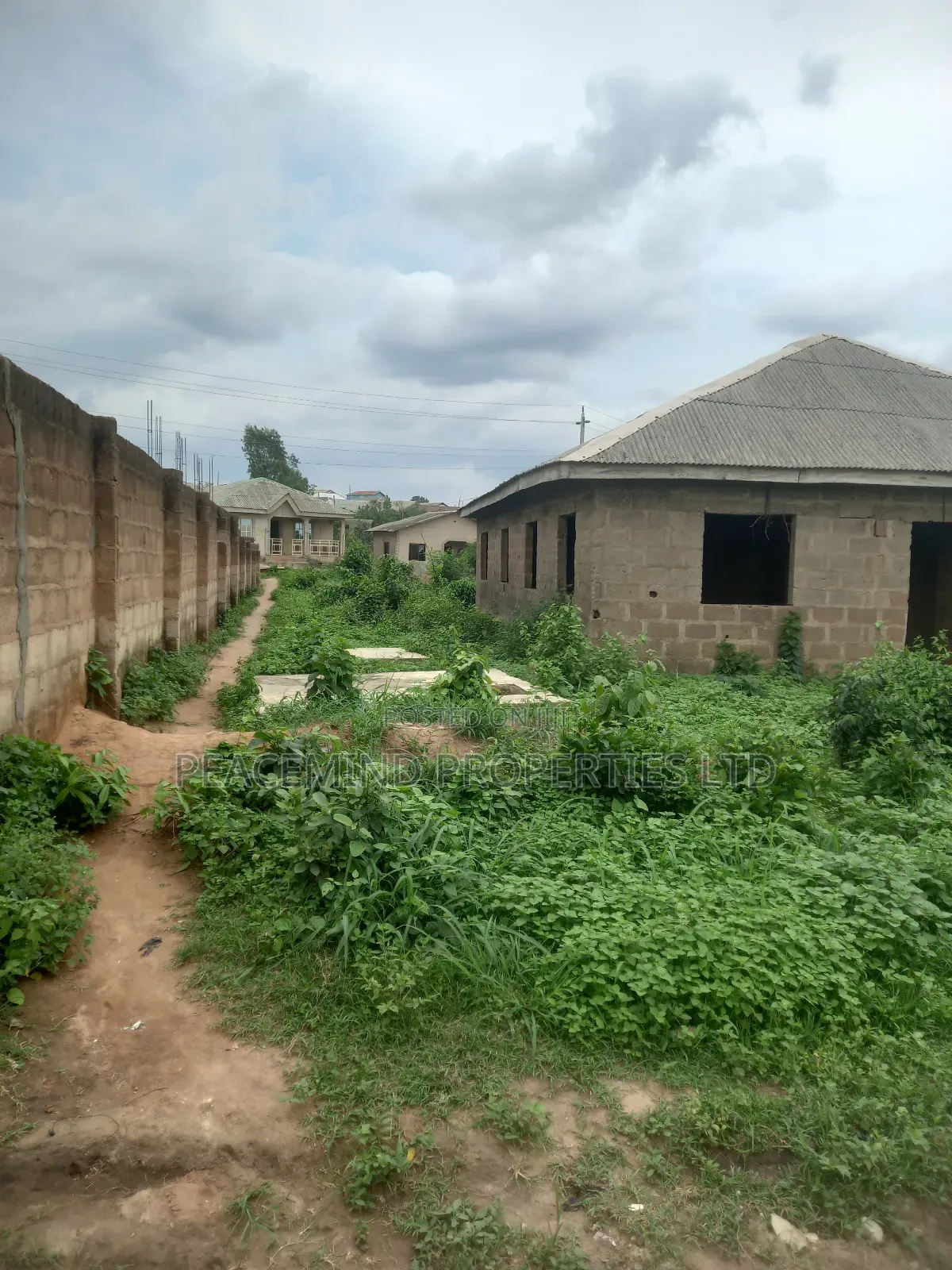 8bdrm Bungalow in Ifo Oja Bus Stop for sale