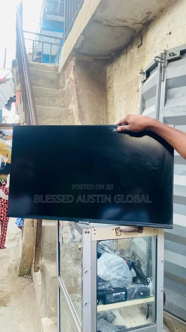 32 Inches Samsung Smart Frameless Monitor