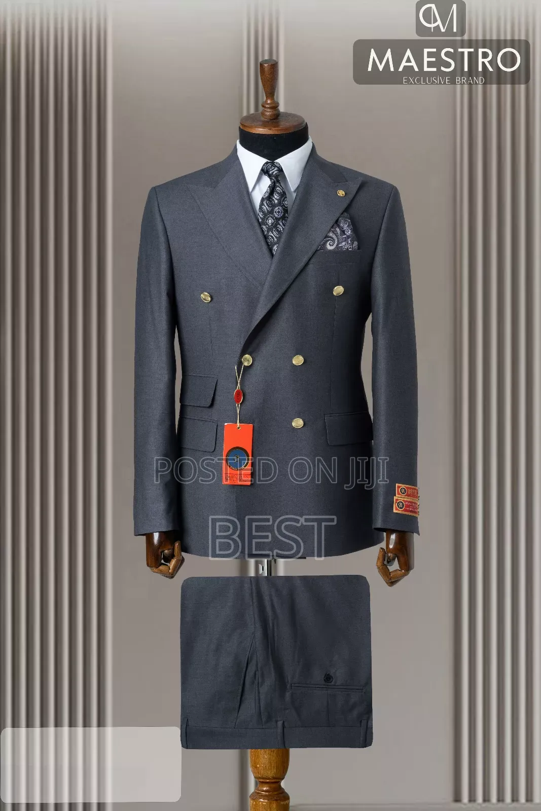 Luxury Double Breasted With Golden Bottons Suit
