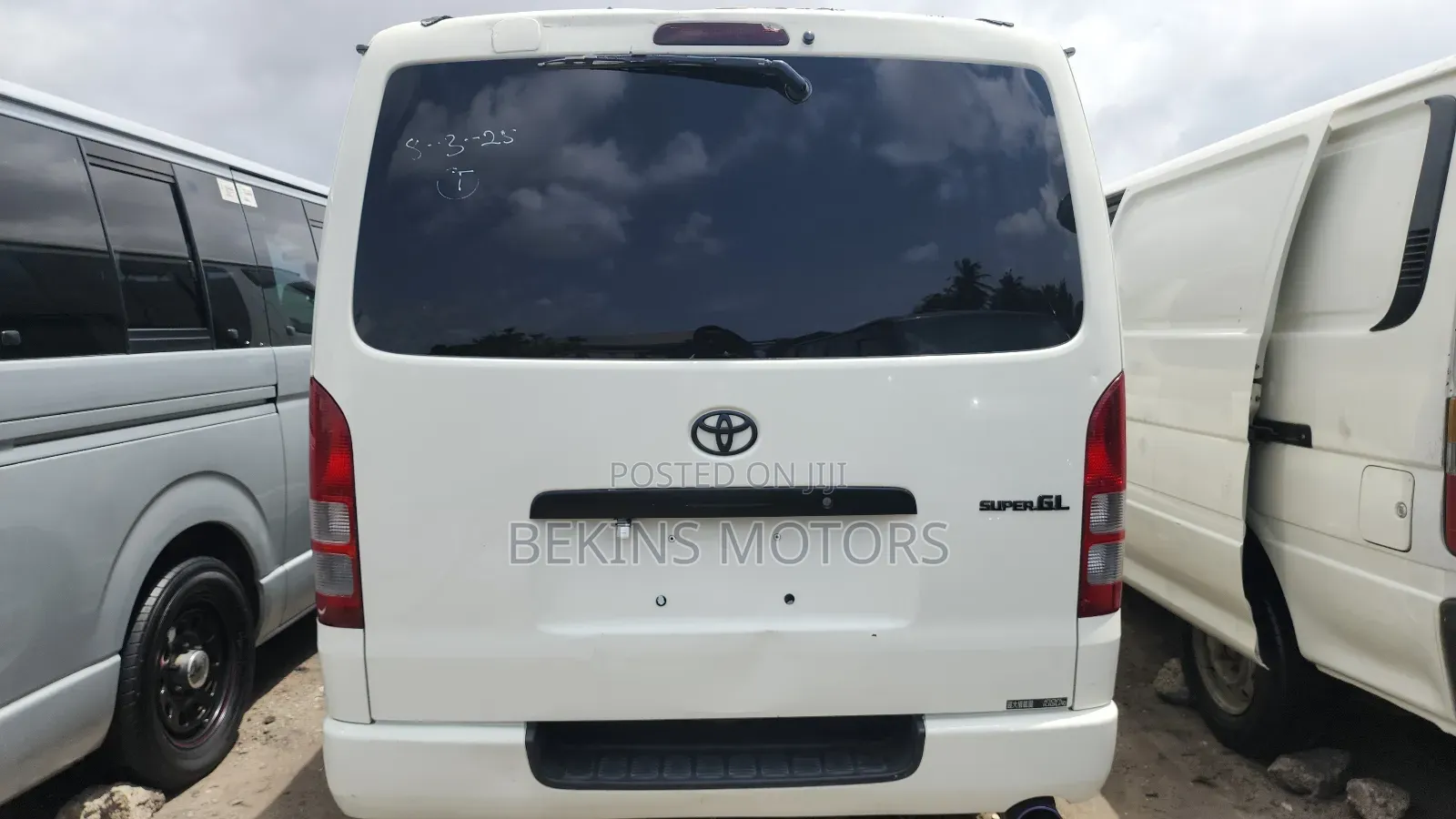 Toyota HiAce 2012 White