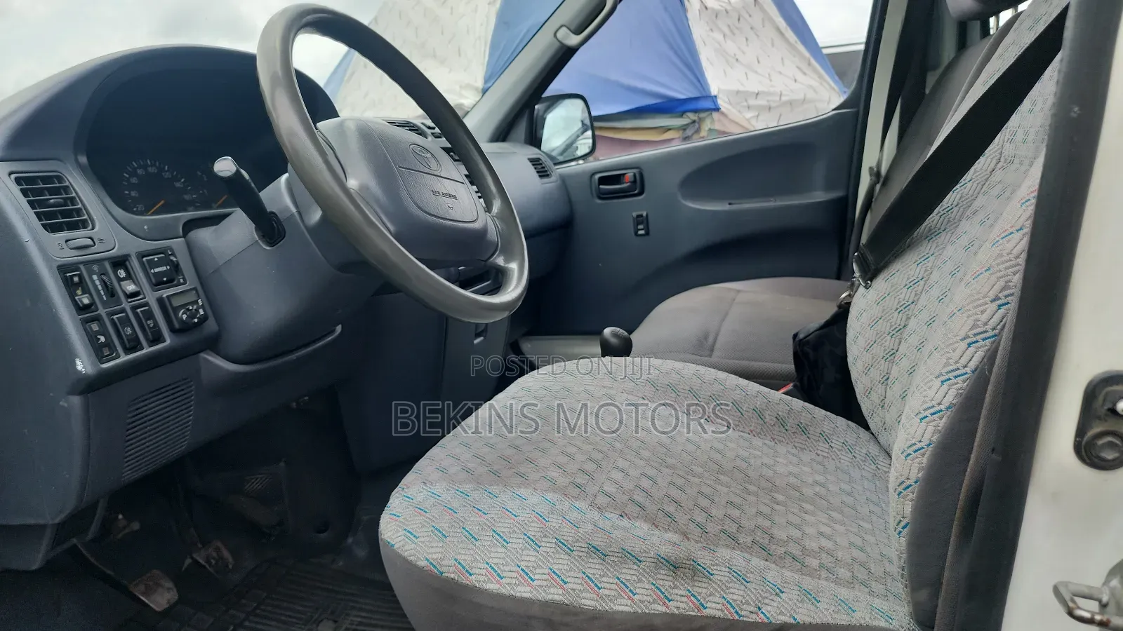 Toyota HiAce 2005 White