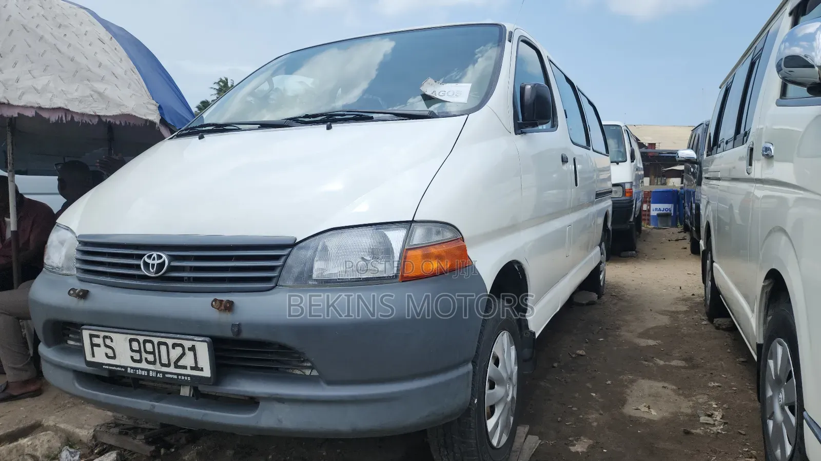 Toyota HiAce 2005 White