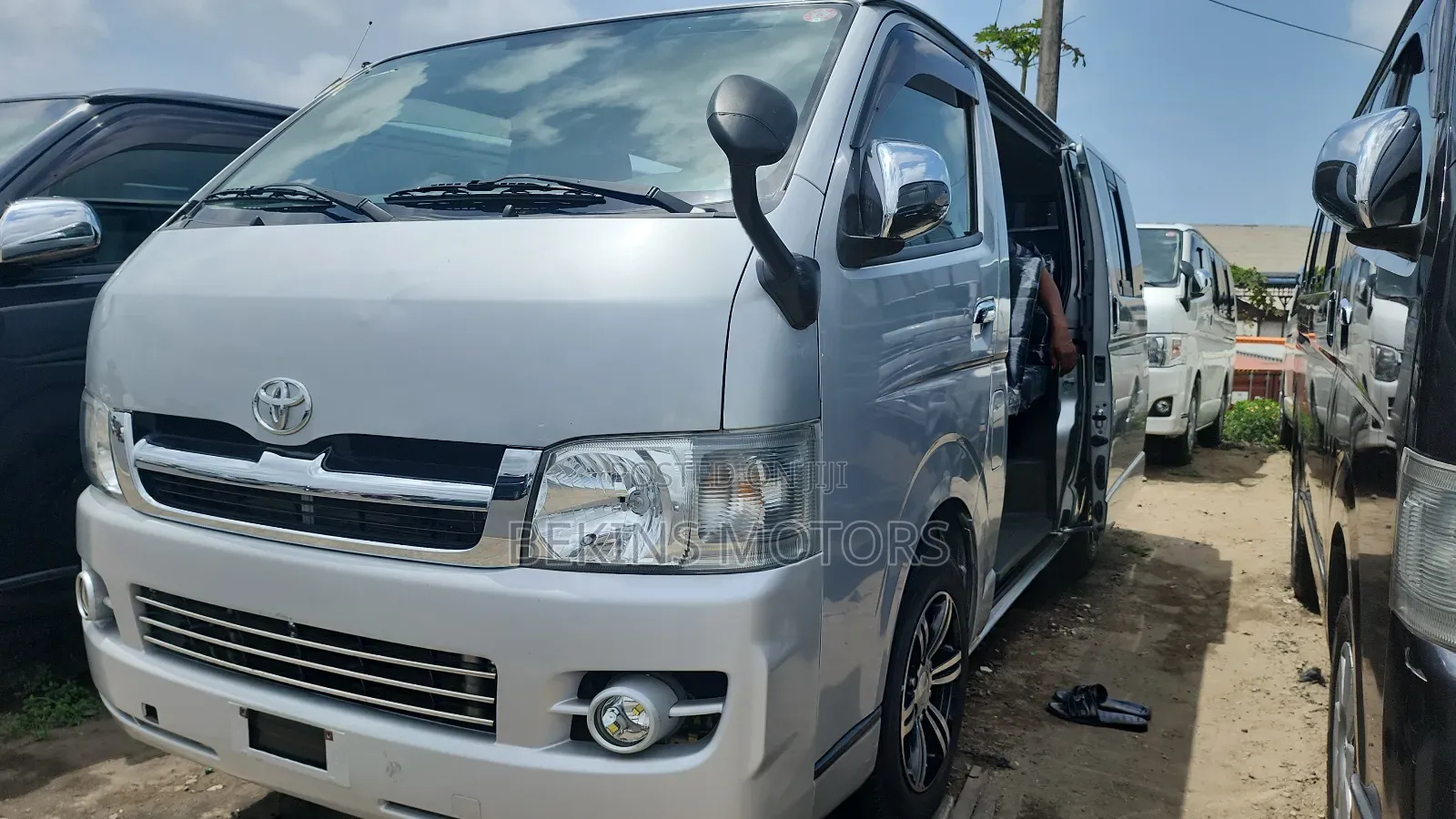 Toyota HiAce 2012 Silver