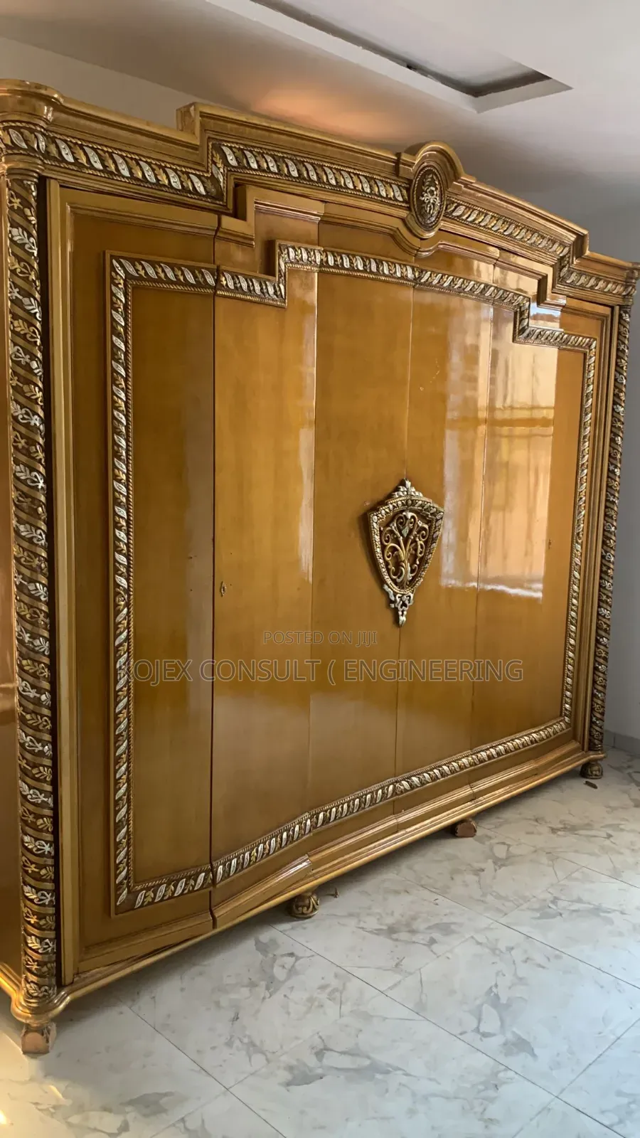 Brand New Foreign Dubai Settee Royal Sofa