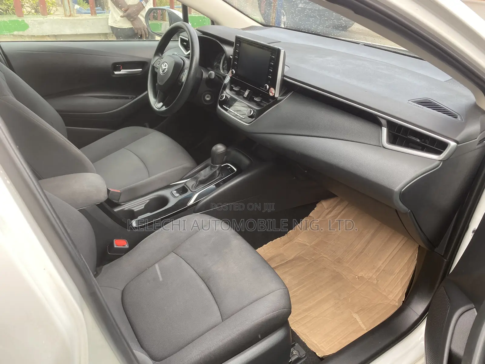 Toyota Corolla LE 2021 White