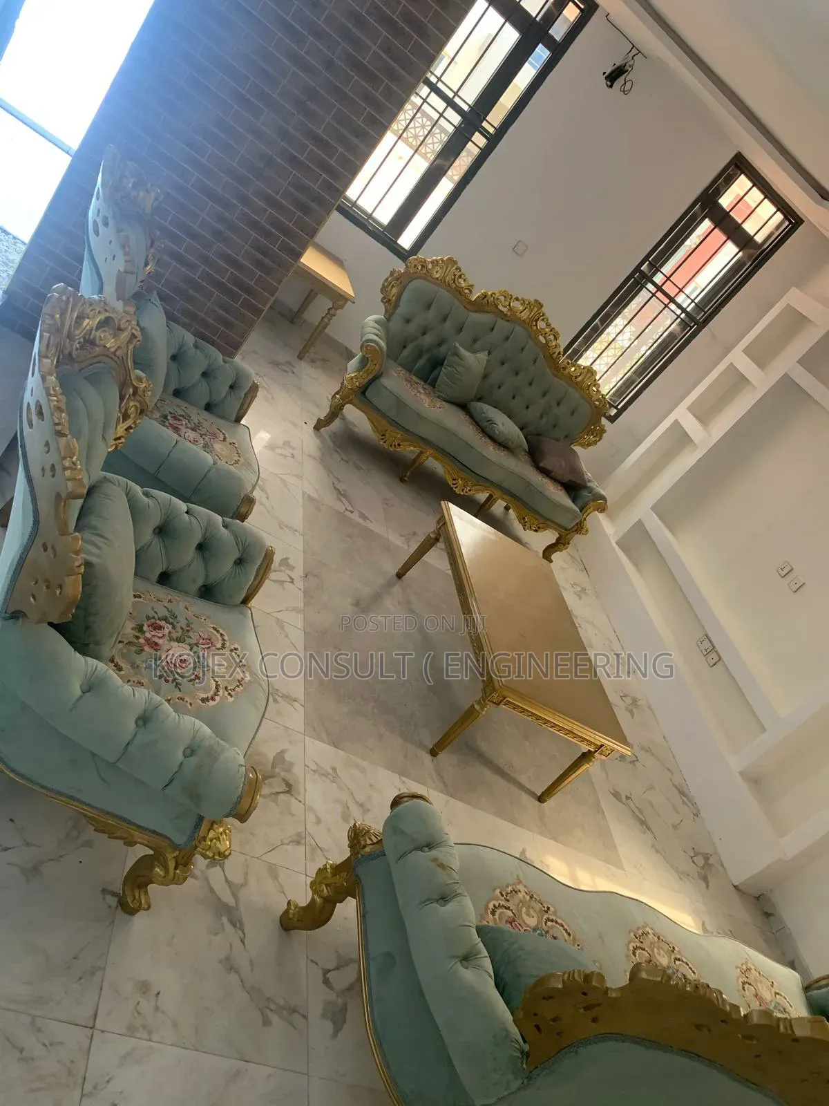 Brand New Foreign Dubai Settee Royal Sofa