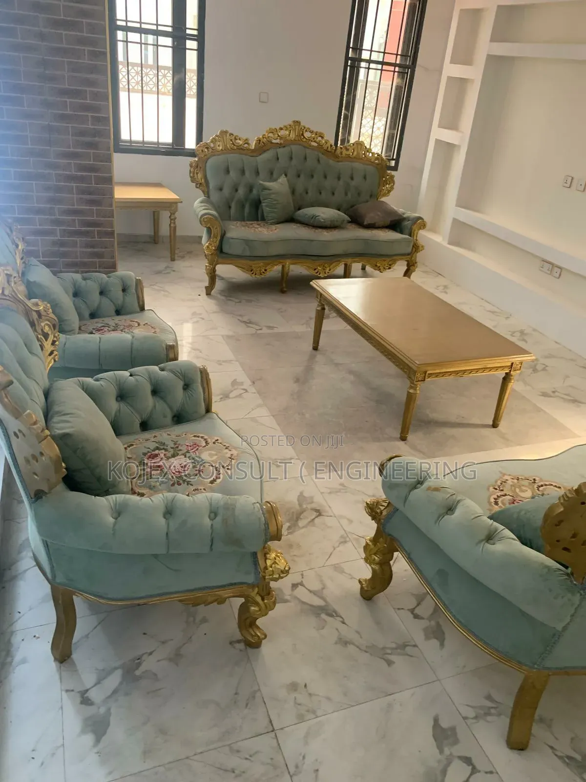Brand New Foreign Dubai Settee Royal Sofa