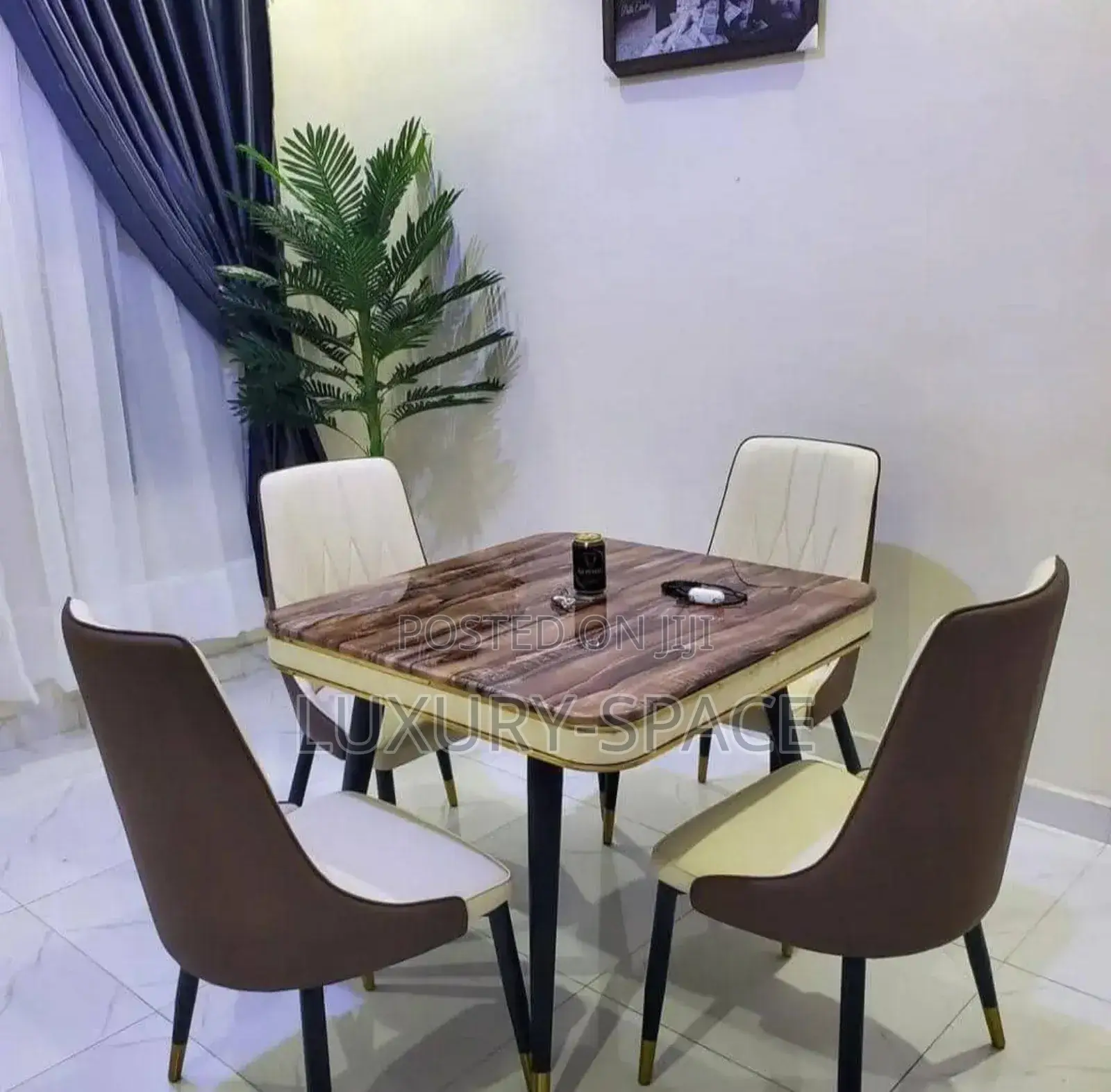 High Quality Dining Set by 4 Chairs