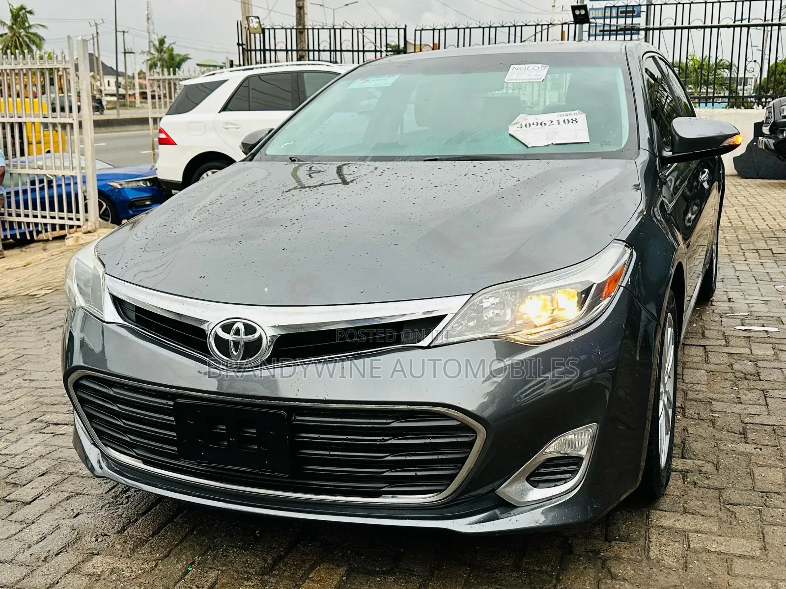 Toyota Avalon XLE Premium Sedan FWD (3.5L 6cyl 6A) 2013 Gray