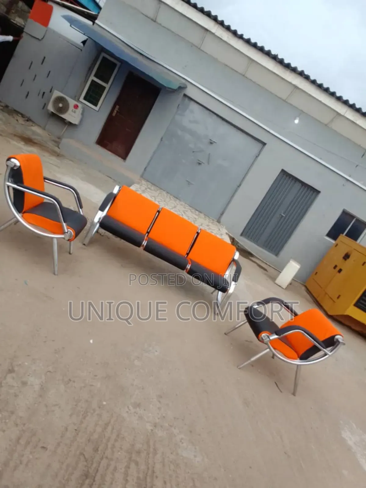 Modern Design 5 Seaters Comfy Padded Sofa Chairs