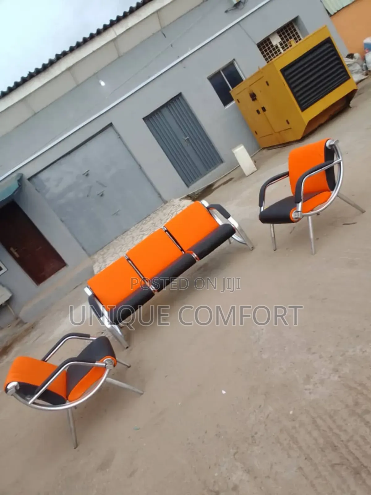 Modern Design 5 Seaters Comfy Padded Sofa Chairs