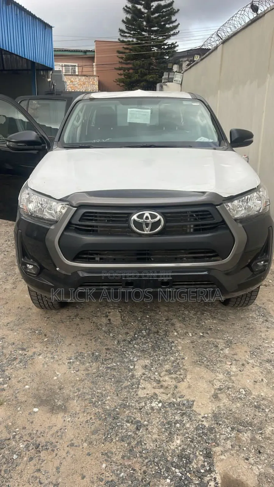 New Toyota Hilux 2025 Black