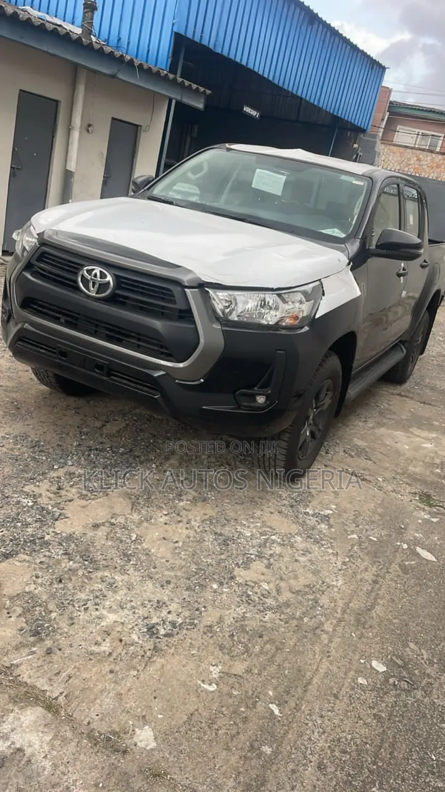 New Toyota Hilux 2025 Black