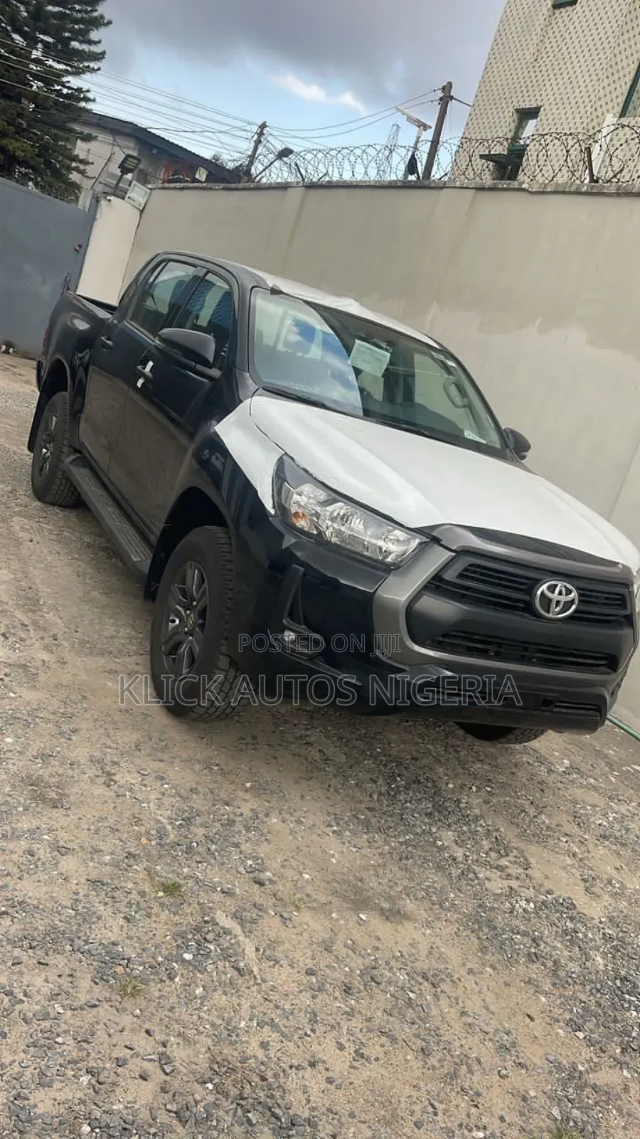 New Toyota Hilux 2025 Black