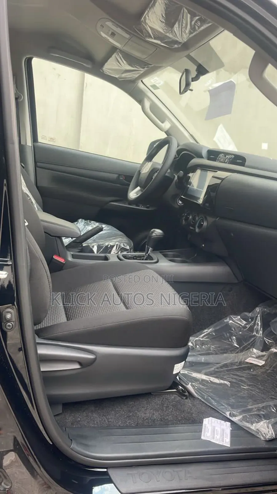 New Toyota Hilux 2025 Black