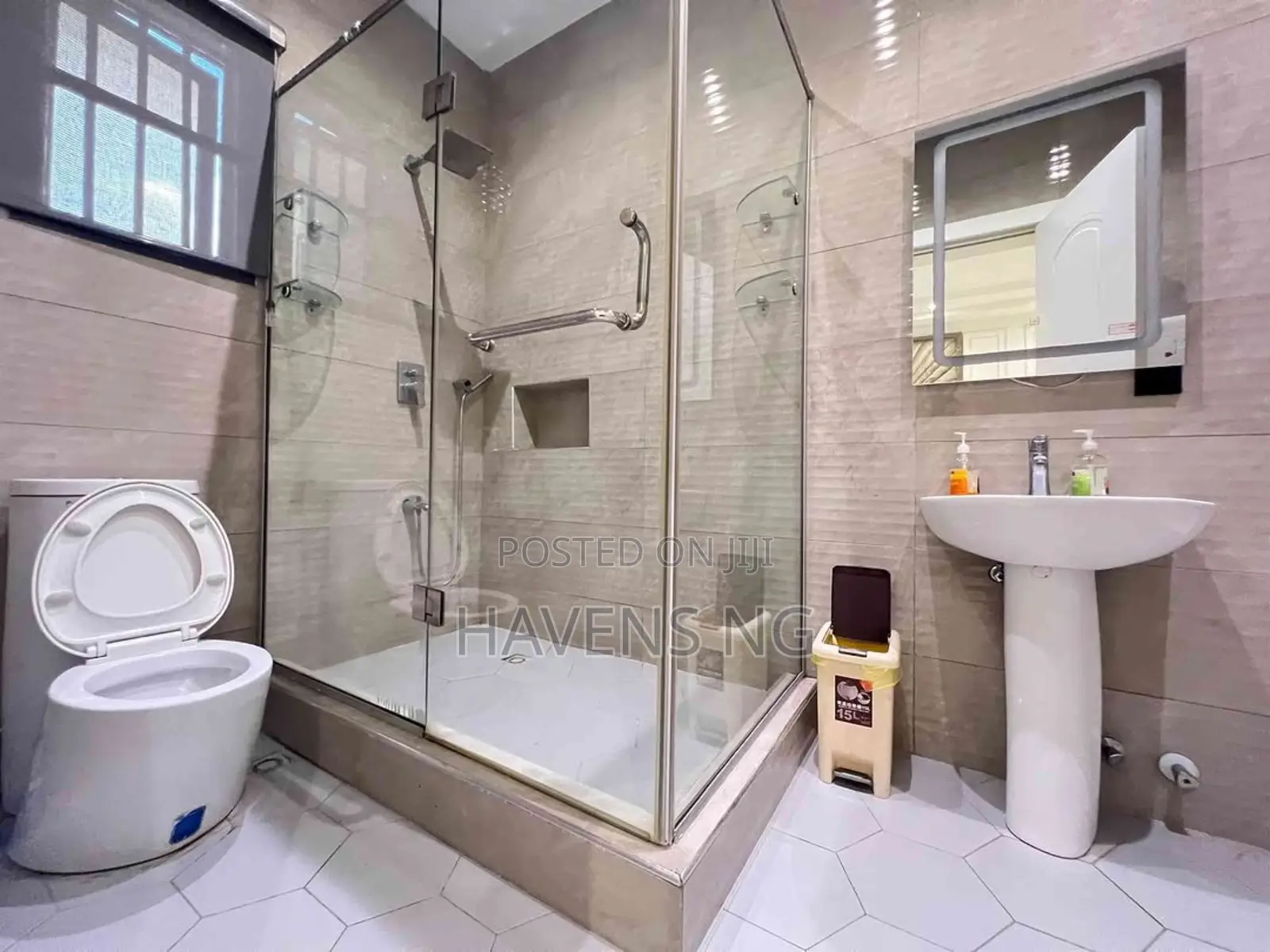 Luxury Waterfront 4-Bedroom Duplex