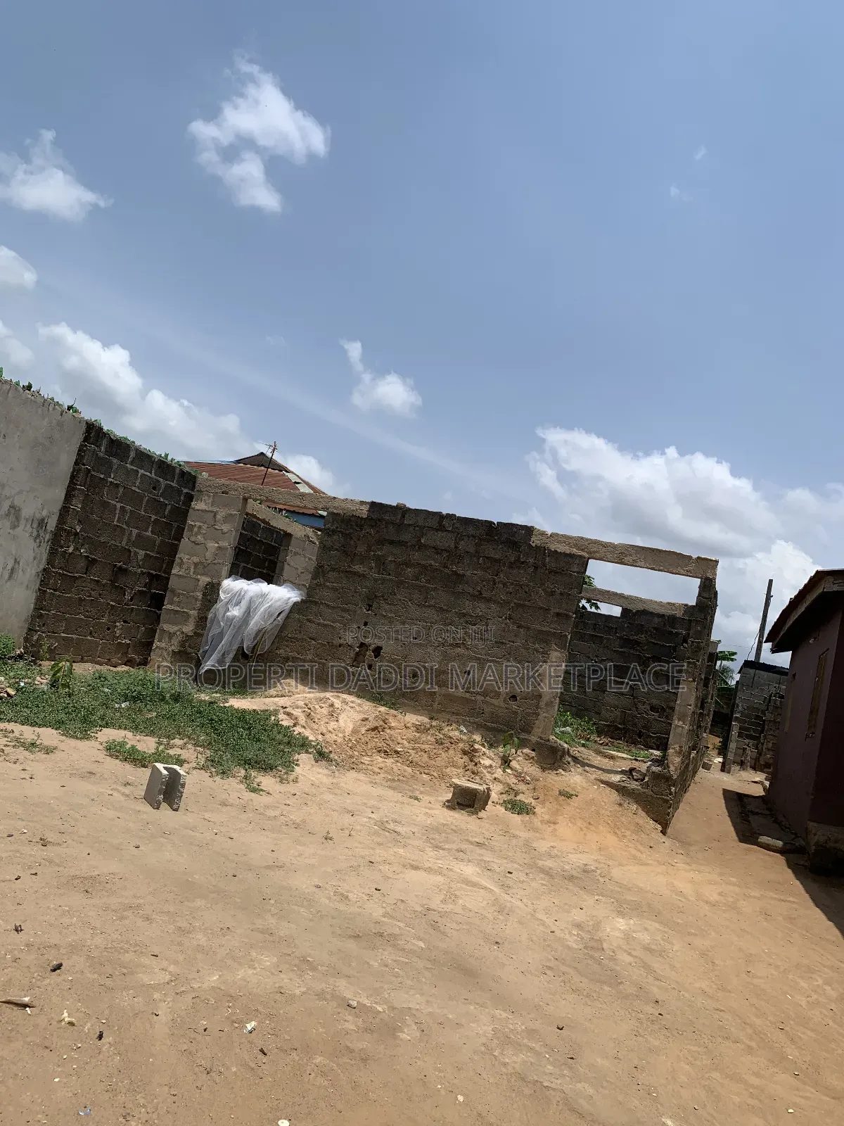 3bdrm Block of Flats in Ayobo for sale