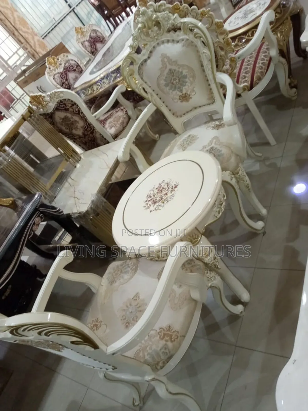 Royal Me and You Console Chairs With Coffee Table
