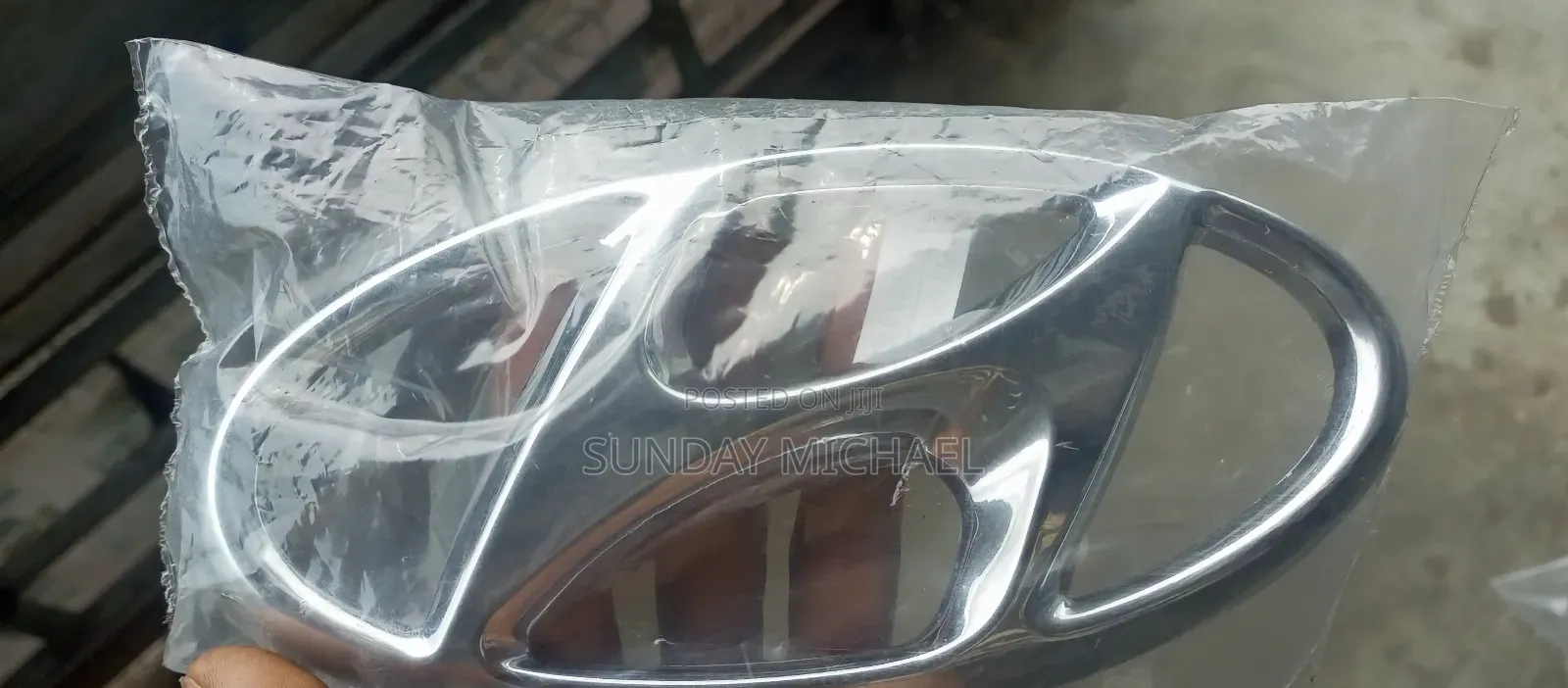 Hyundai Santa Fe Front Grille Log
