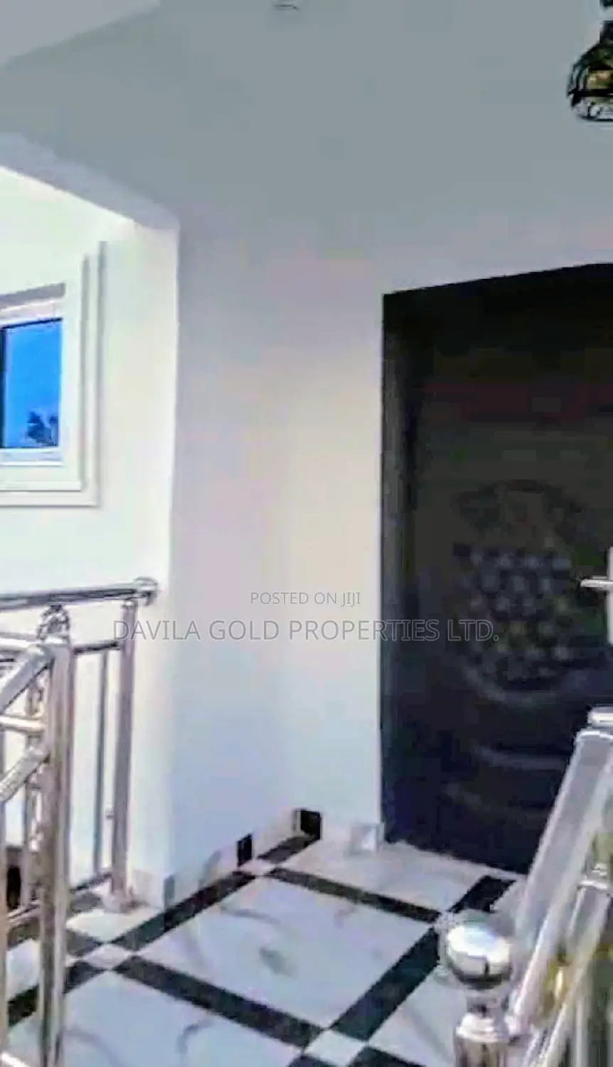 5bdrm Block of Flats in Benin City for sale