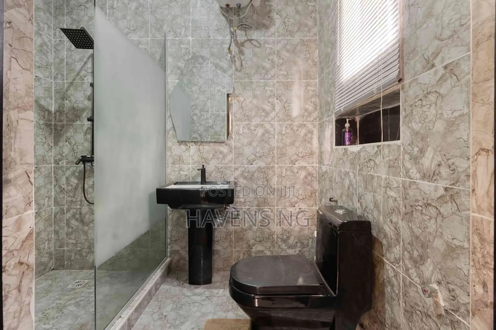 Contemporary 2-Bedroom Apartment in Ikate