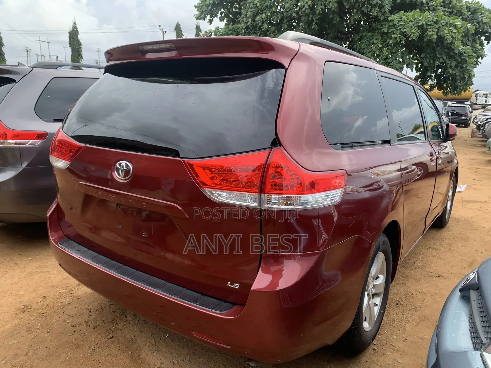 Toyota Sienna 2012 Red