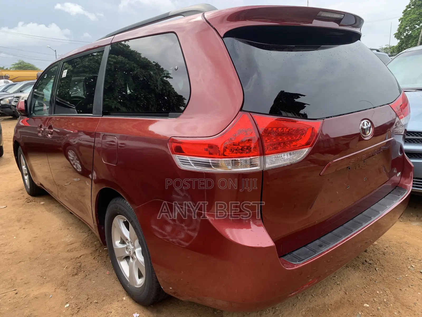 Toyota Sienna 2012 Red