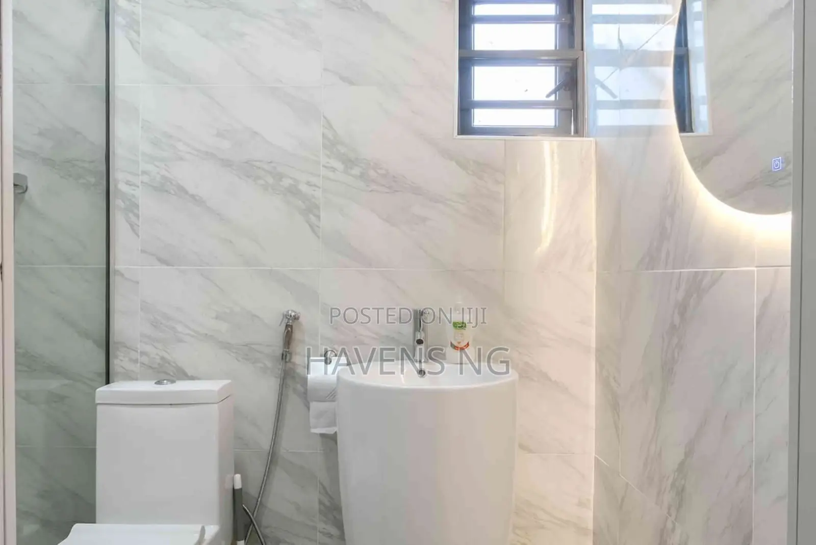 Contemporary 3-Bedroom Apartment in Ikate