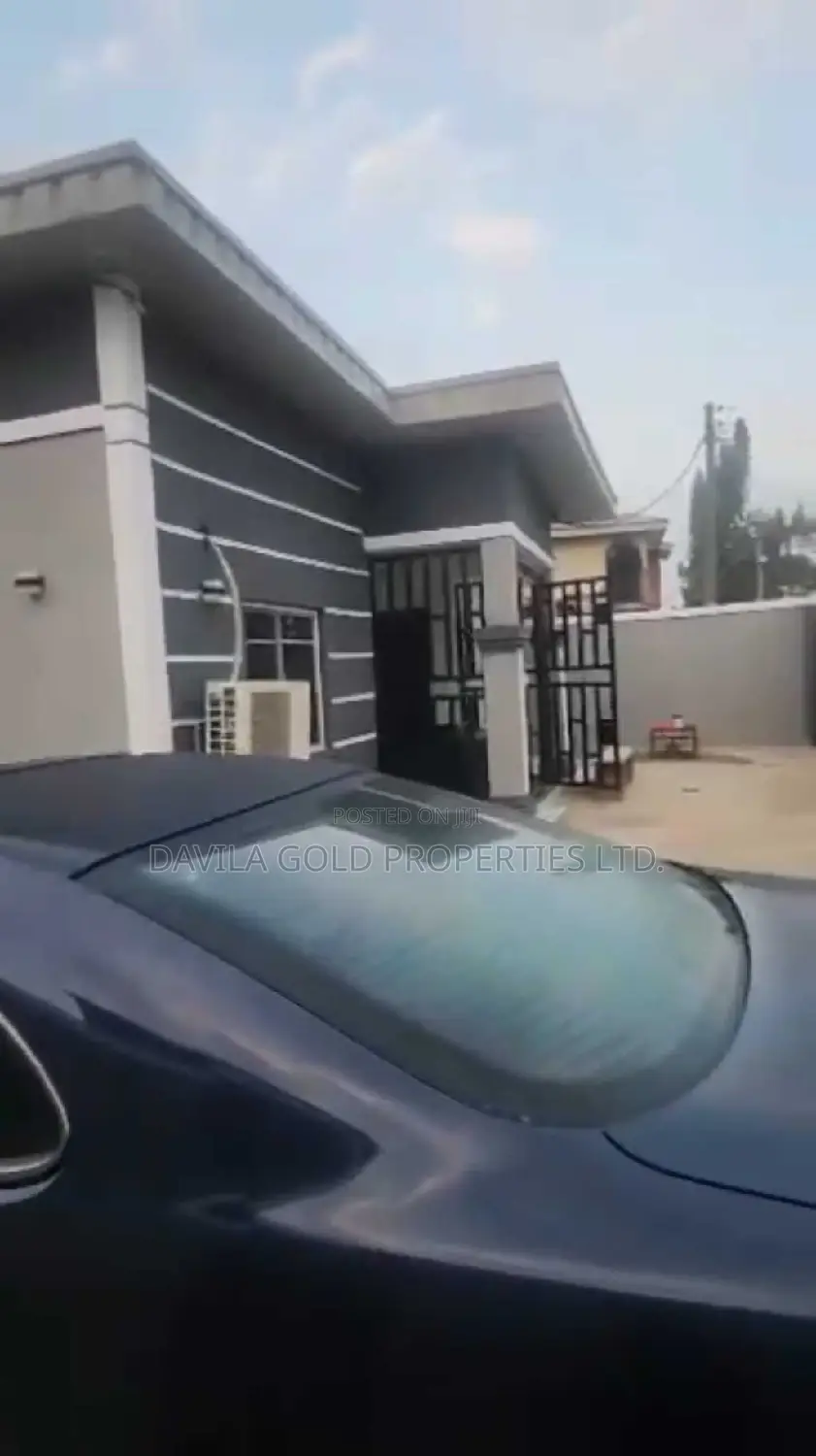6bdrm Block of Flats in Benin City for sale