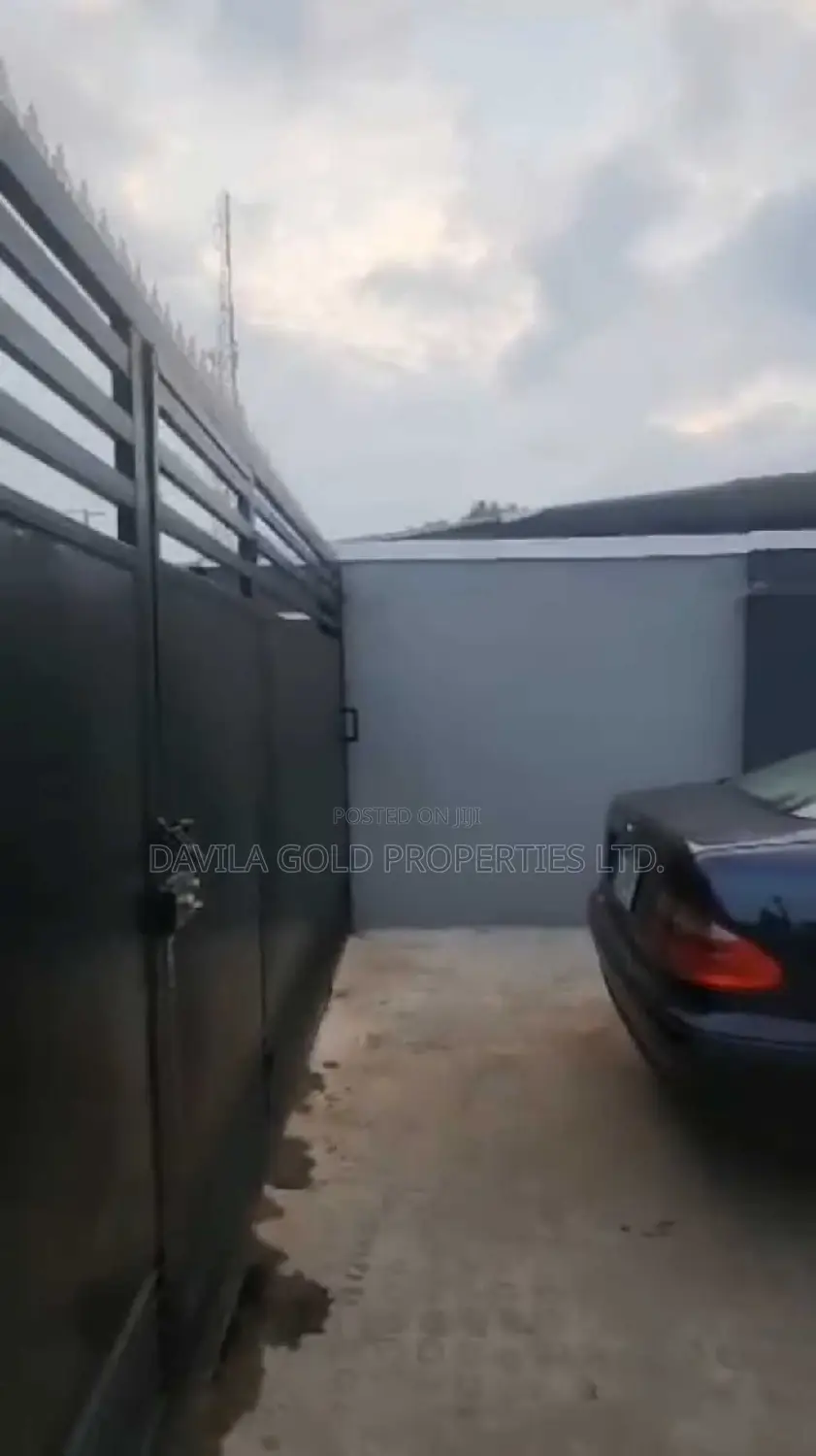 6bdrm Block of Flats in Benin City for sale
