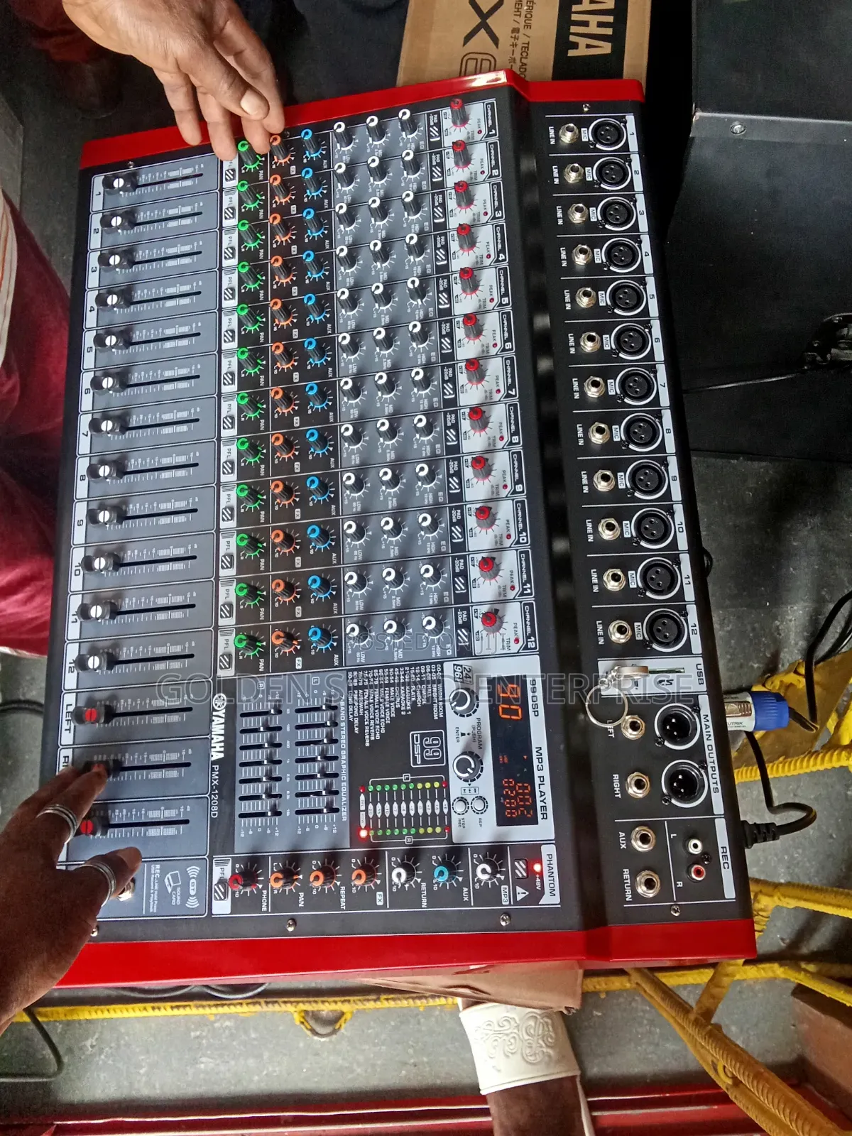 Yamaha Powered Mixer 12 Channels