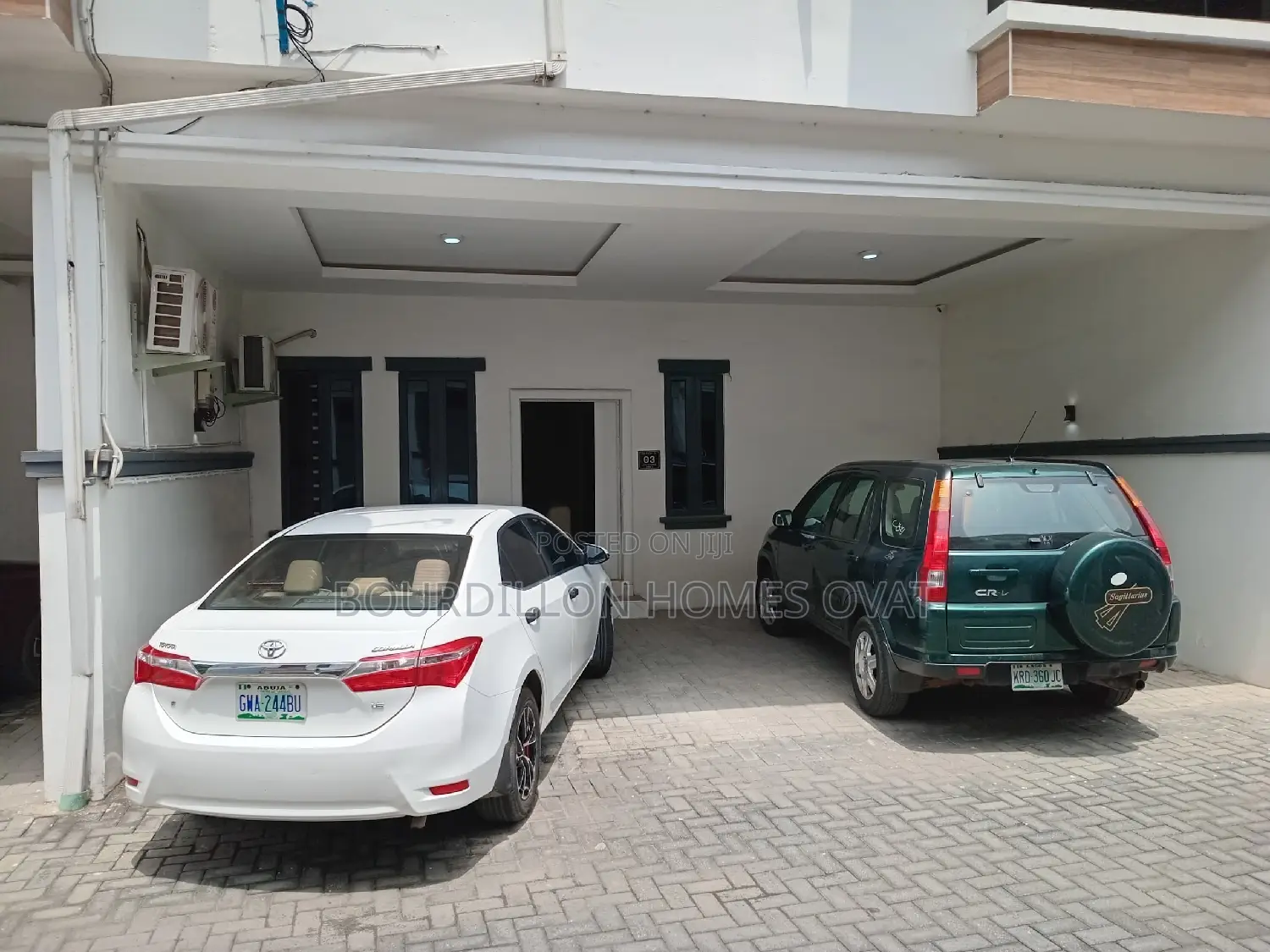 4bdrm Duplex in Chevron for sale