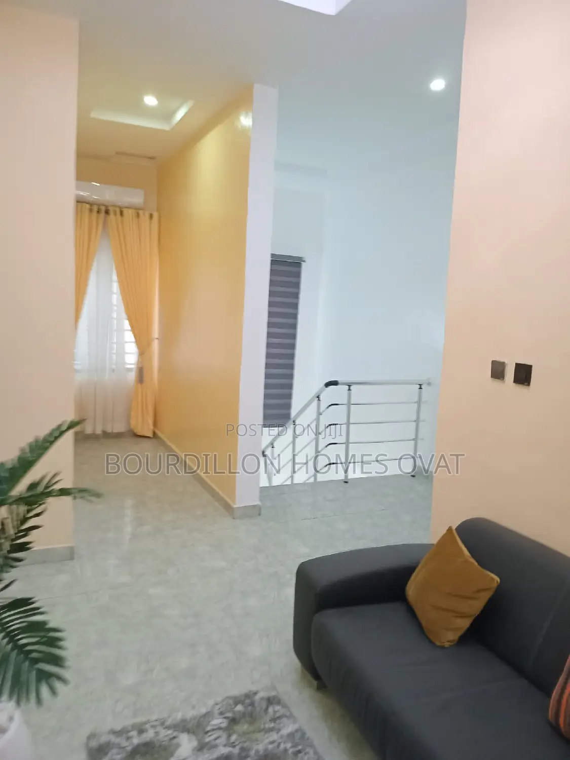 4bdrm Duplex in Chevron for sale