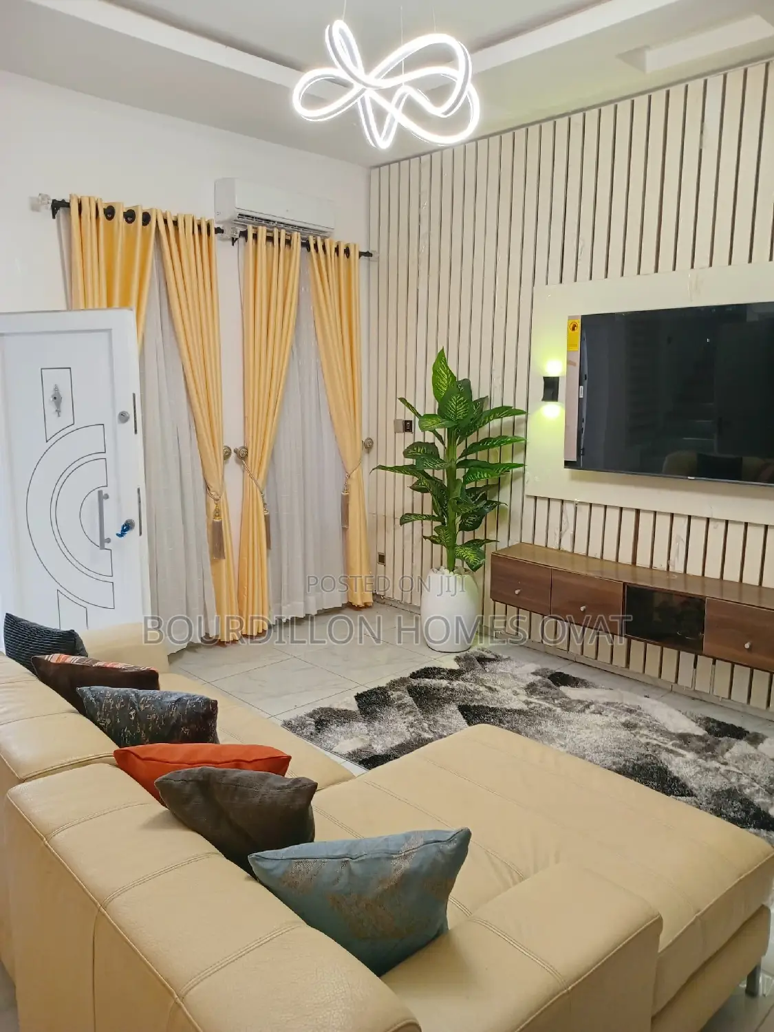 4bdrm Duplex in Chevron for sale