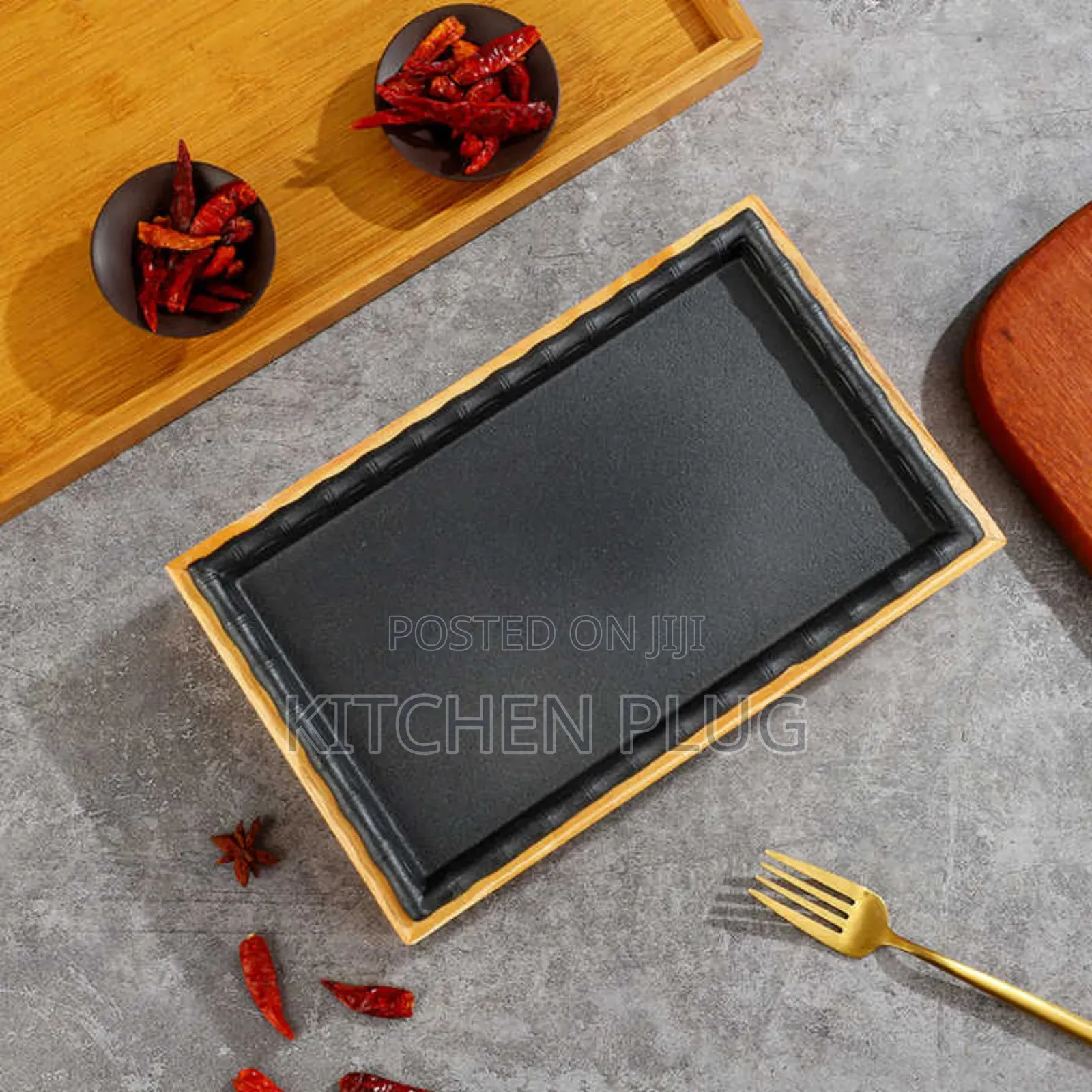 Cast Iron Sizzling Plate With a Wooden Base