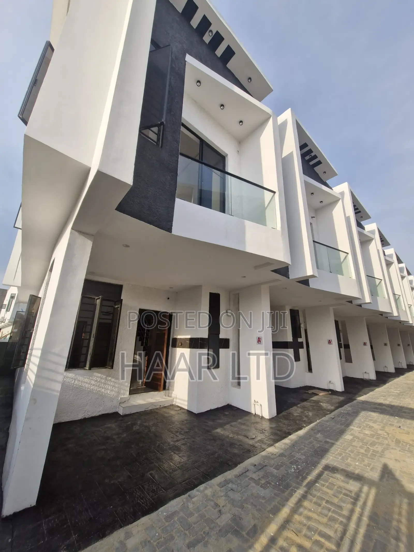 4bdrm Townhouse/Terrace in Ikota for sale