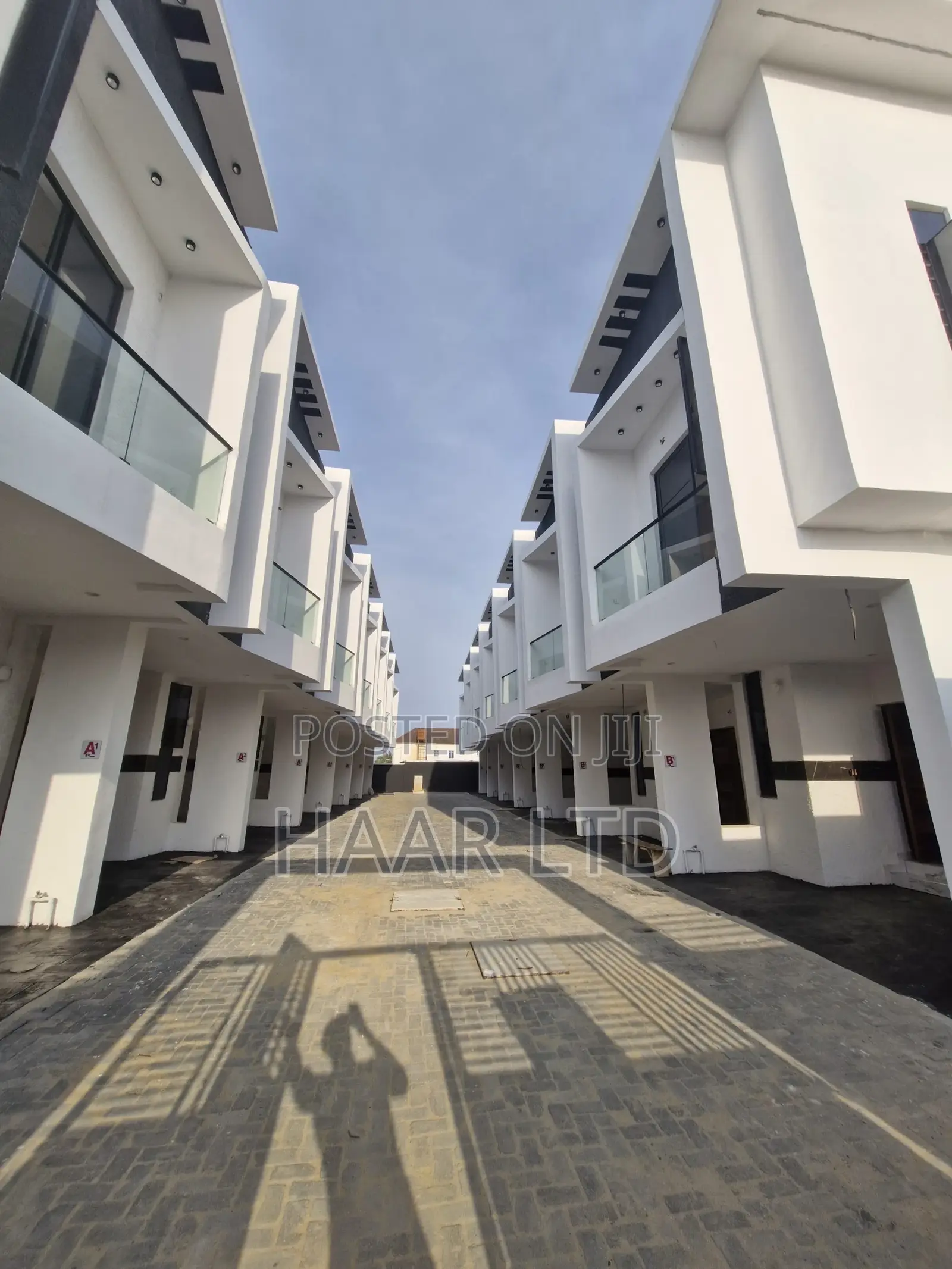 4bdrm Townhouse/Terrace in Ikota for sale