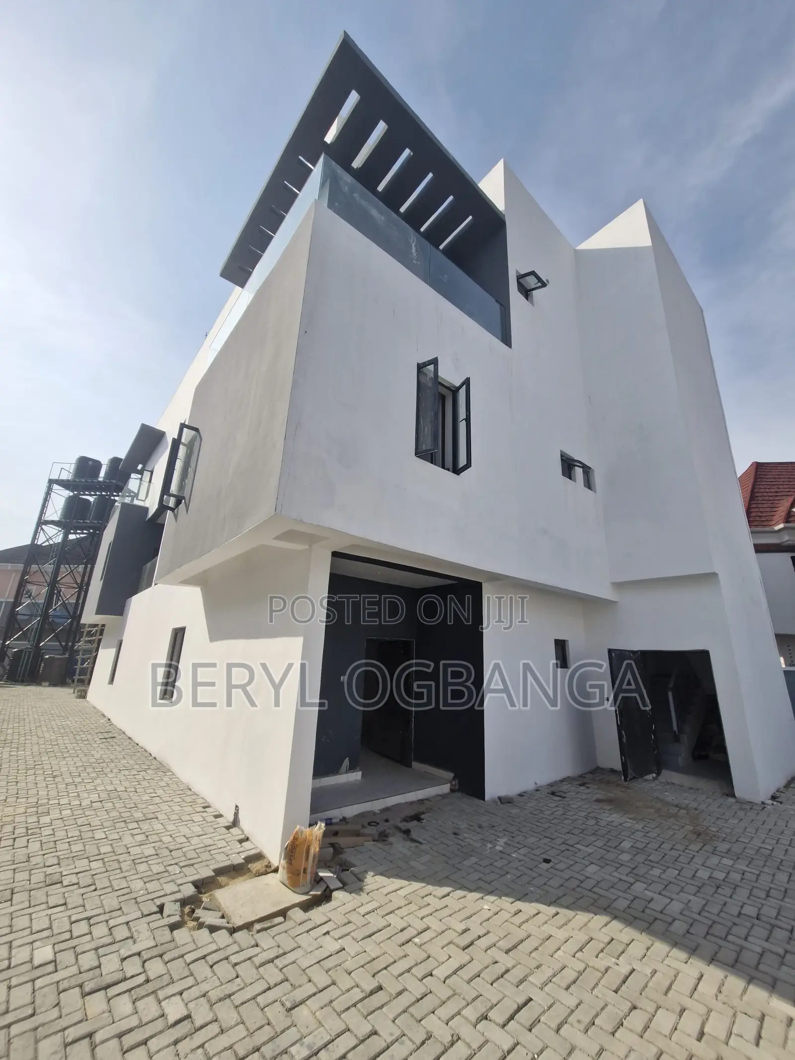 2bdrm Penthouse in Ikota for sale
