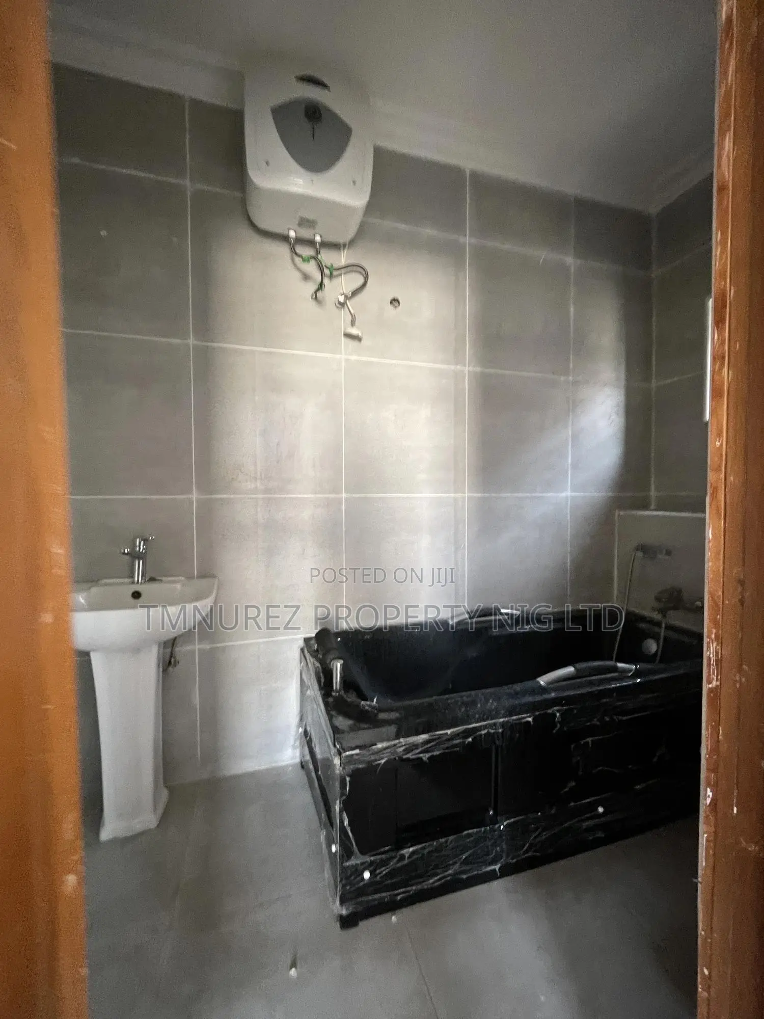 3bdrm Apartment in Lekki Phase1 for rent